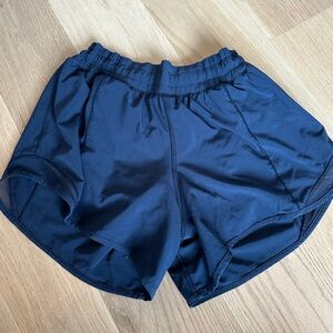 Lululemon hotty hot size 4 4 inches